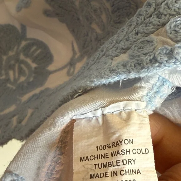 Kindred shirt Women's Medium White Blue Embroidered Blouse Boho Mexican floral - Picture 6 of 12